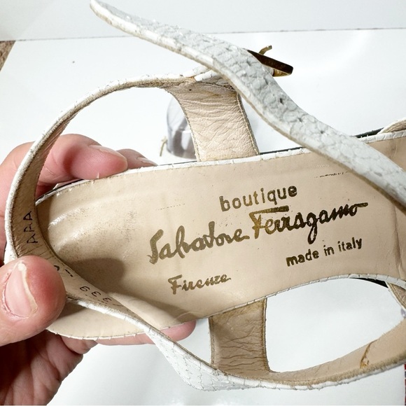 COPY - Salvatore Ferragamo Boutique woven white sandals, sz 8 - Picture 8 of 8